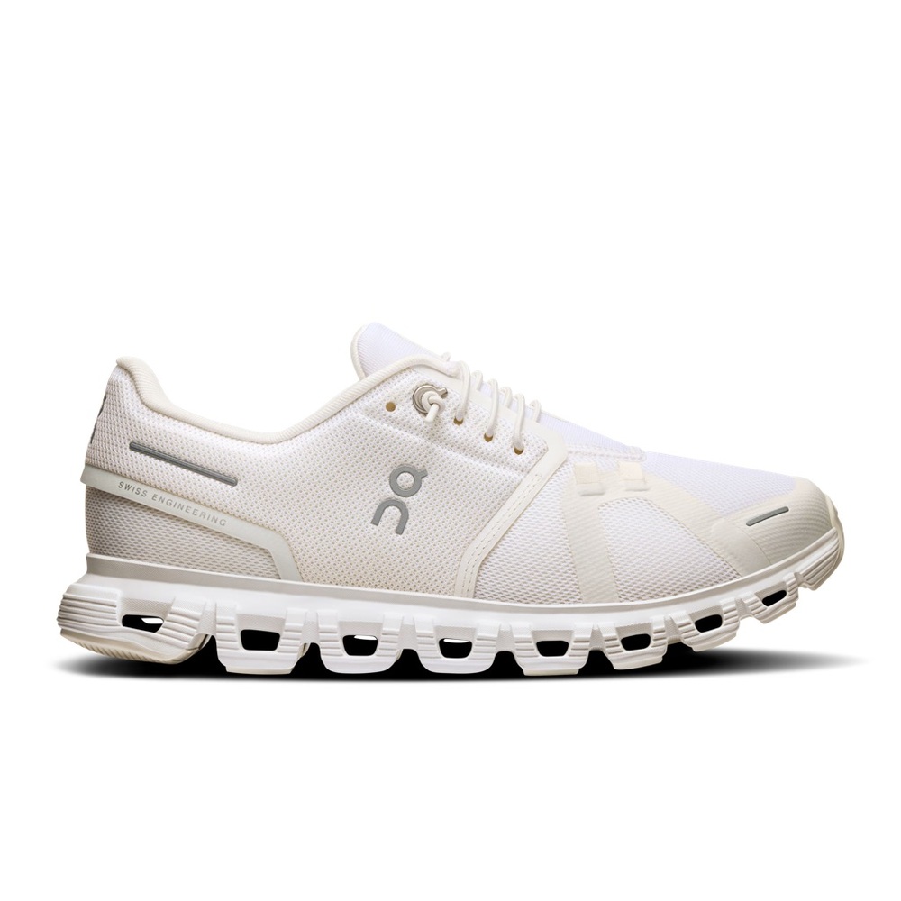 On Running women’s running shoes white size 9
